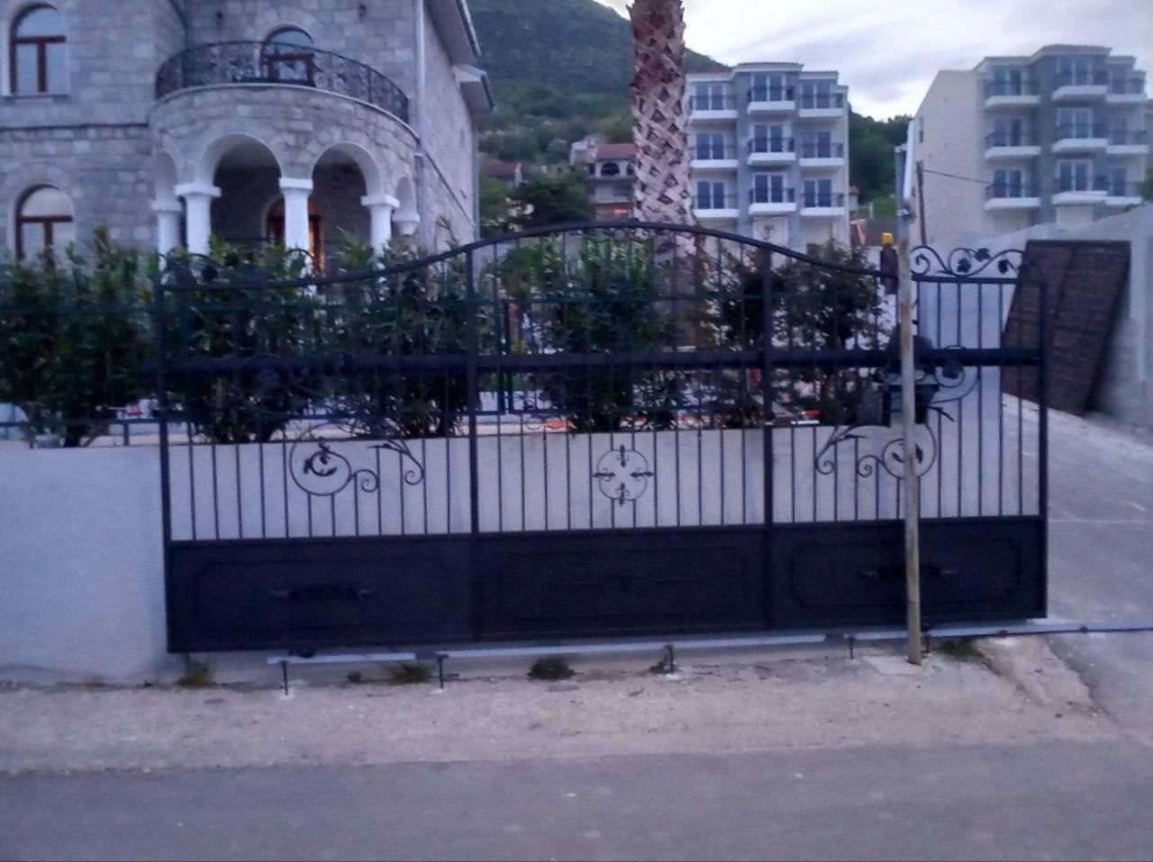 Metalna kapija